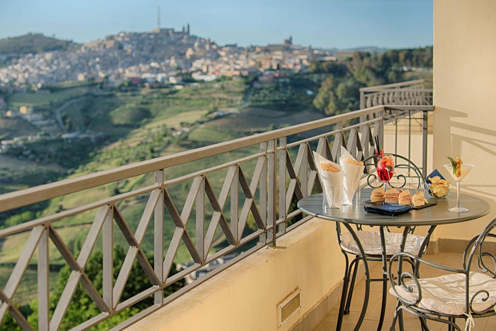 Nh Caltagirone Villa San Mauro Eksteriør bilde