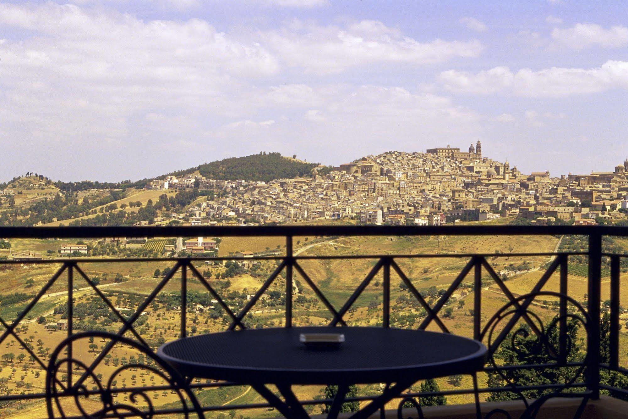 Nh Caltagirone Villa San Mauro Eksteriør bilde